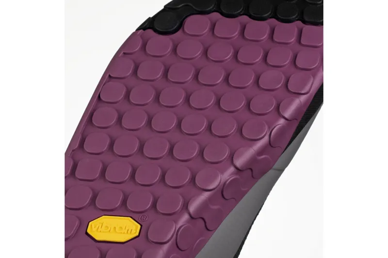 Fizik Gravita Versor Flat MTB Shoes - Black/Purple 2 Fizik Gravita Versor Flat MTB Shoes - Black/Purple - Image 2